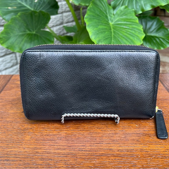 Kenneth Cole black zip around wallet - Picture 2 of 4